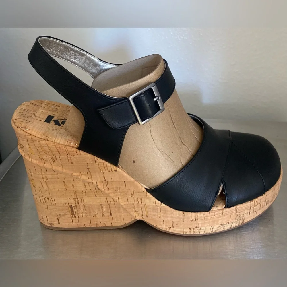 KORKS..WOMENS Black Leather Wedge Sandals